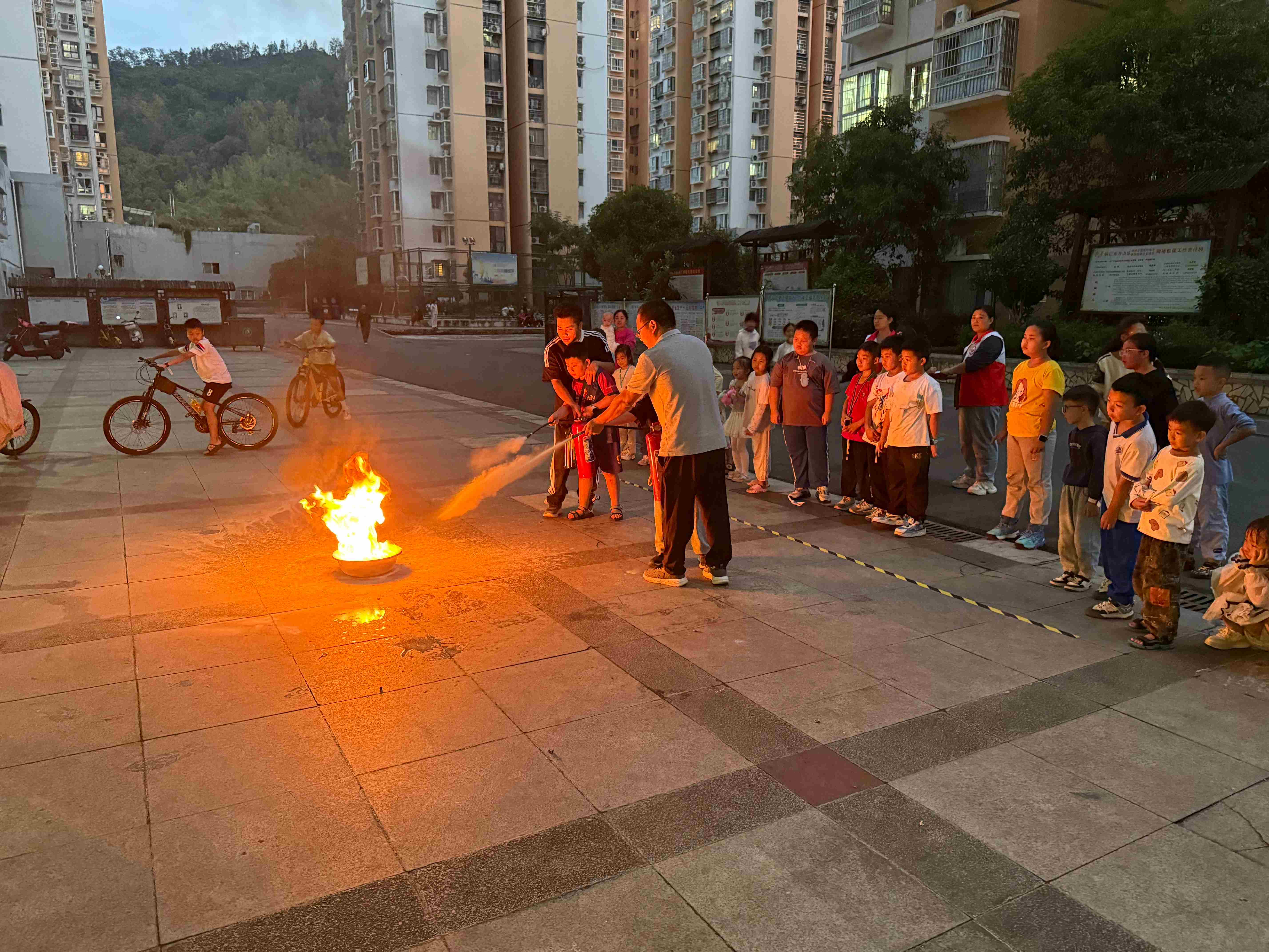 【儿童发展】我在木杉河畔好好长大 | 儿童消防安全意识提升,从儿童之家逃生演练开始